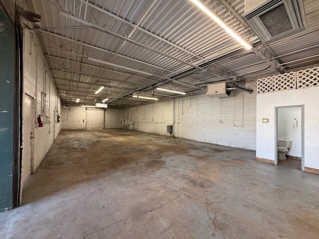 More Photos Of 4200 Garland Dr, Haltom City Warehouse For Lease