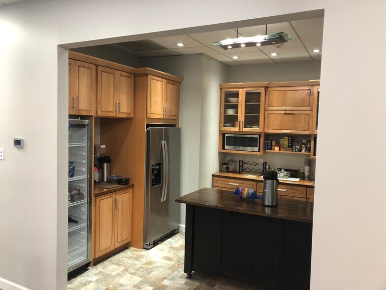 More Photos Of 24 Oglethorpe Professional Blvd, Savannah Medical For Lease