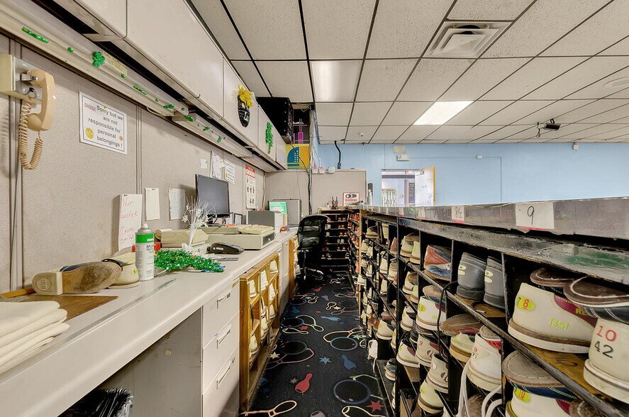 More Photos Of 2422-2426 S Park Ave, Buffalo Bowling Alley For Sale