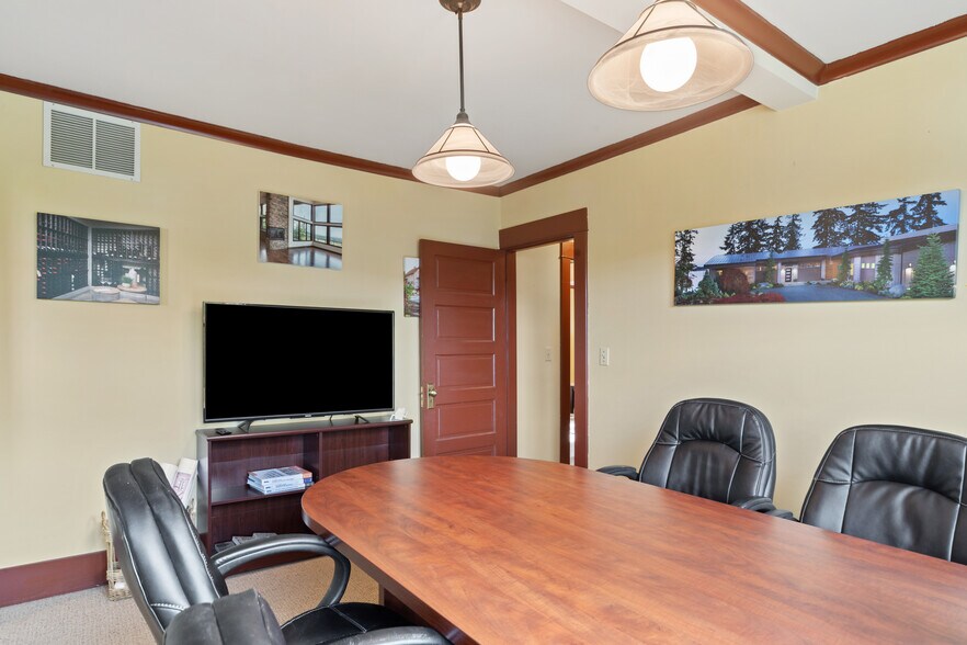 More Photos Of 19679 Front St, Poulsbo Office For Sale