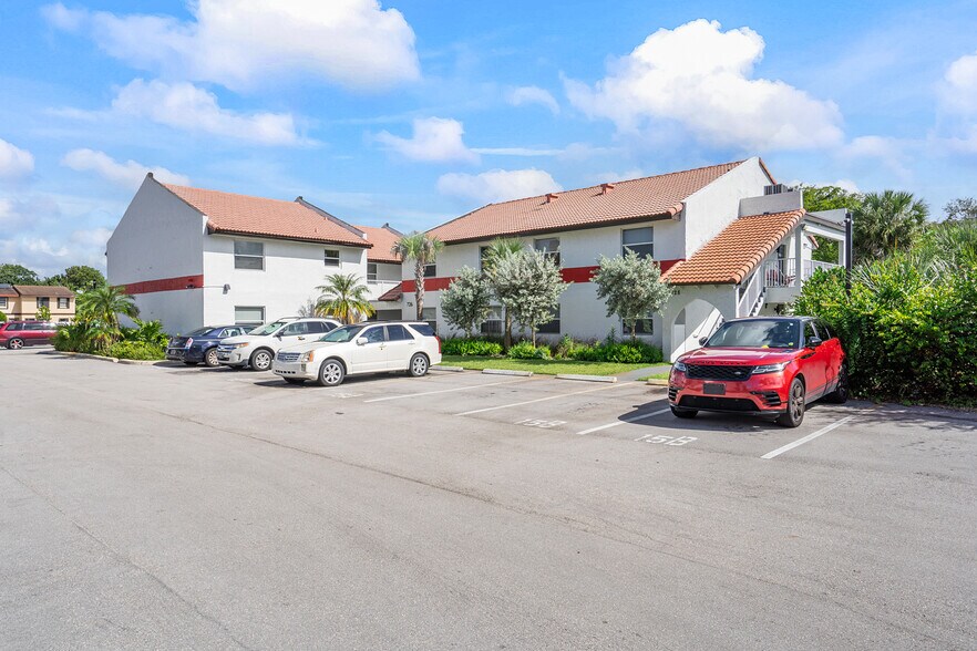 More Photos Of 700 SW 81st Ave, North Lauderdale Apartments For Sale