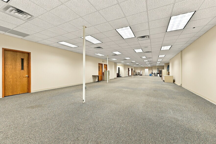 More Photos Of 2321 W Grand Ave, Wisconsin Rapids Office For Sale