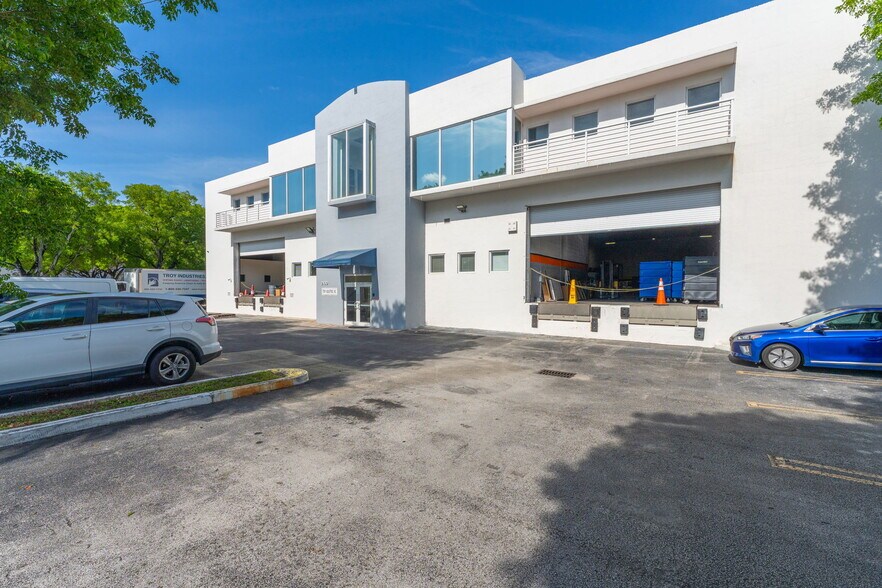 More Photos Of 2100 Nw 102nd Pl, Doral Warehouse For Lease
