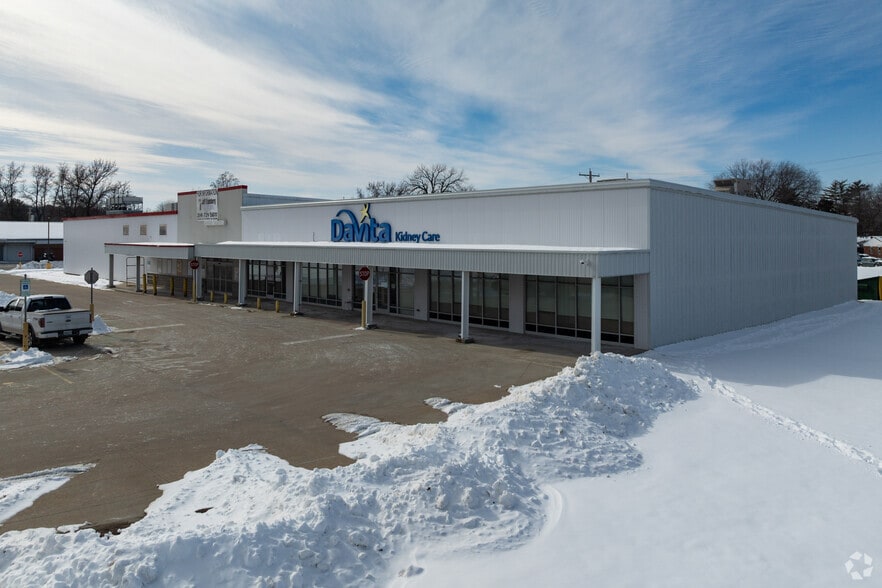 Primary Photo Of 4-10 Vieux Carre Dr, East Saint Louis Supermarket For Sale