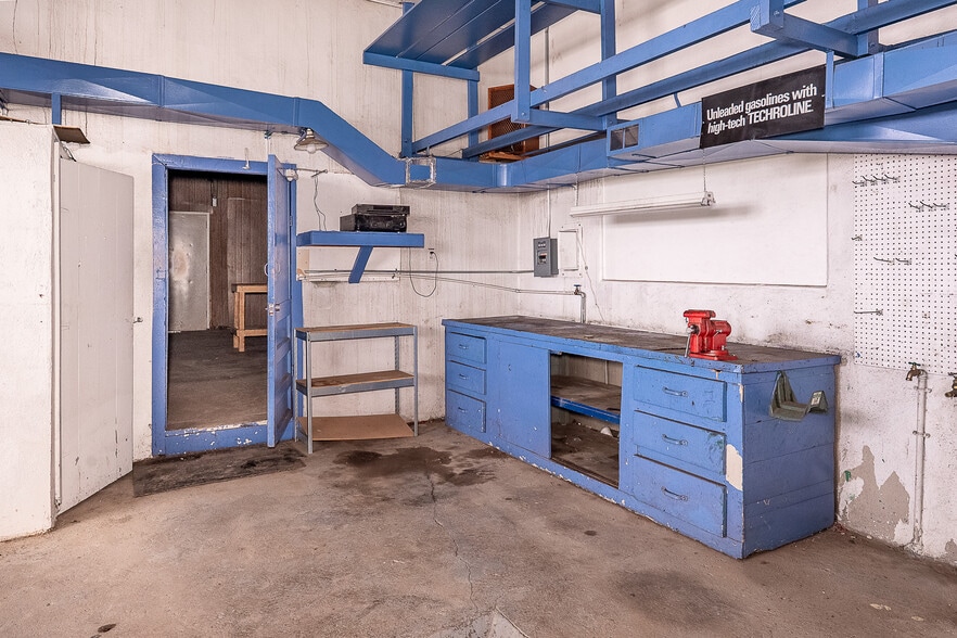 More Photos Of 1101 S 2nd St, Raton Specialty For Sale