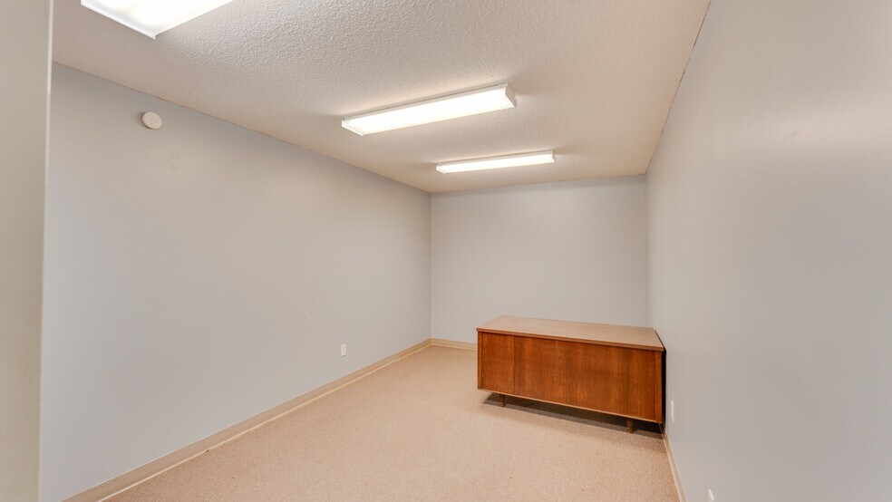 More Photos Of 510 N Walker St, Quitman Light Manufacturing For Lease