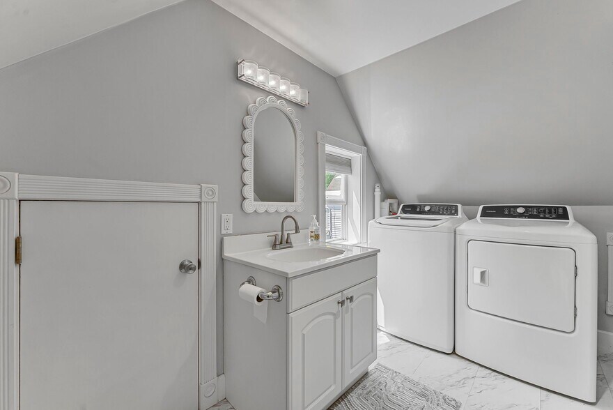 More Photos Of 601 W Front St, Traverse City Specialty For Sale