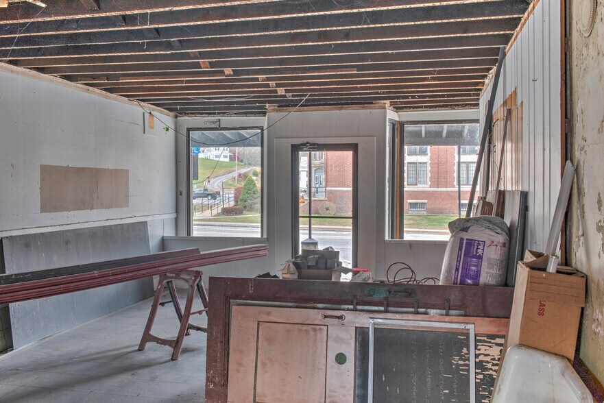 More Photos Of 130 Main St, Winchester Apartments For Sale