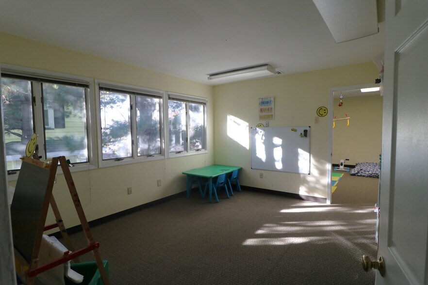 More Photos Of 518 Clifton Ave, Clifton Office For Lease