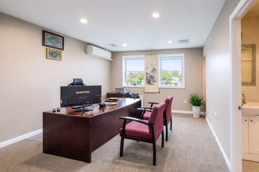 More Photos Of 14610 Rockaway Blvd, Jamaica Office For Sale