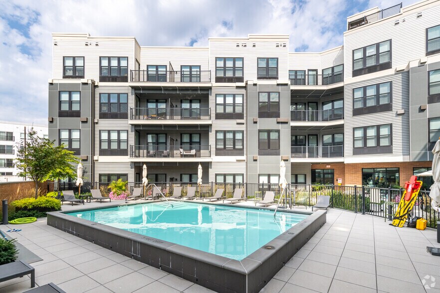 More Photos Of 81 Monroe St, Rahway Apartments For Lease