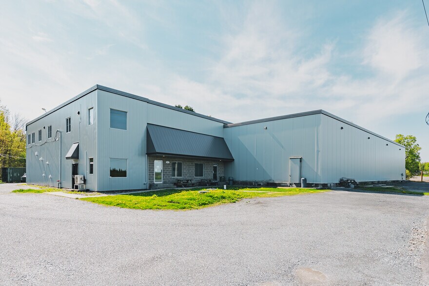 Primary Photo Of 2349 Rue Principale, Dunham Industrial For Sale