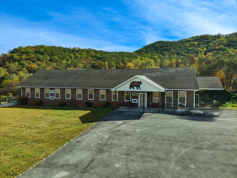 More Photos Of 301 School St, Tellico Plains Freestanding For Sale