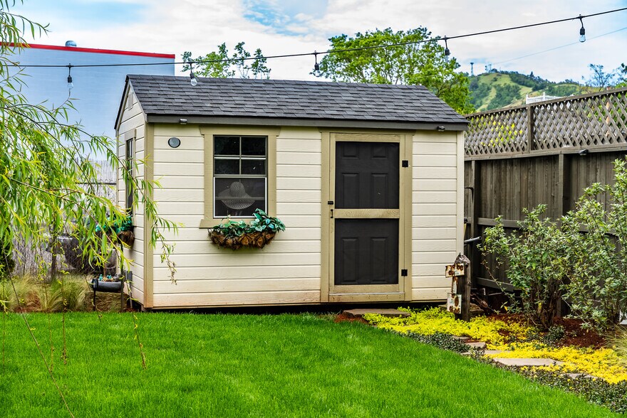 More Photos Of 236 SE Stephens St, Roseburg Hospitality For Sale