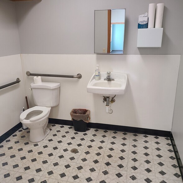 More Photos Of 8265 179th St NW, Clearwater Loft Creative Space For Lease