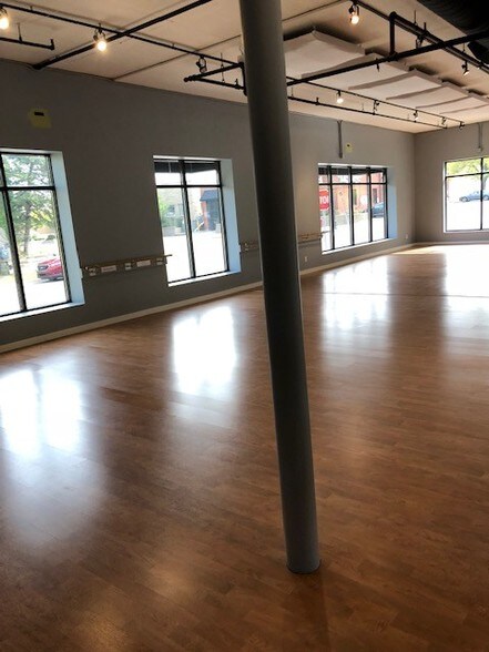 More Photos Of 5806-5810 W 36th St, Minneapolis Freestanding For Lease