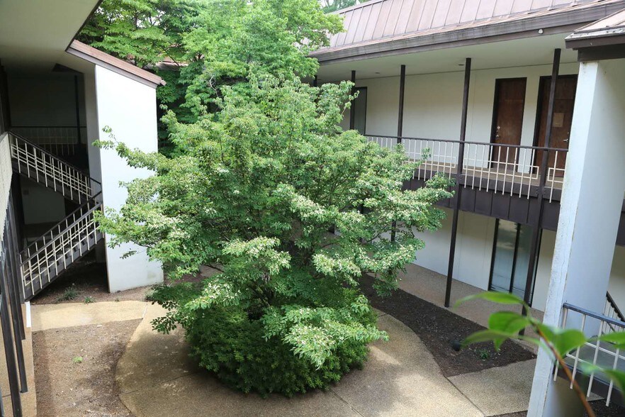 More Photos Of 5040 Snapfinger Woods Dr, Decatur Medical For Lease