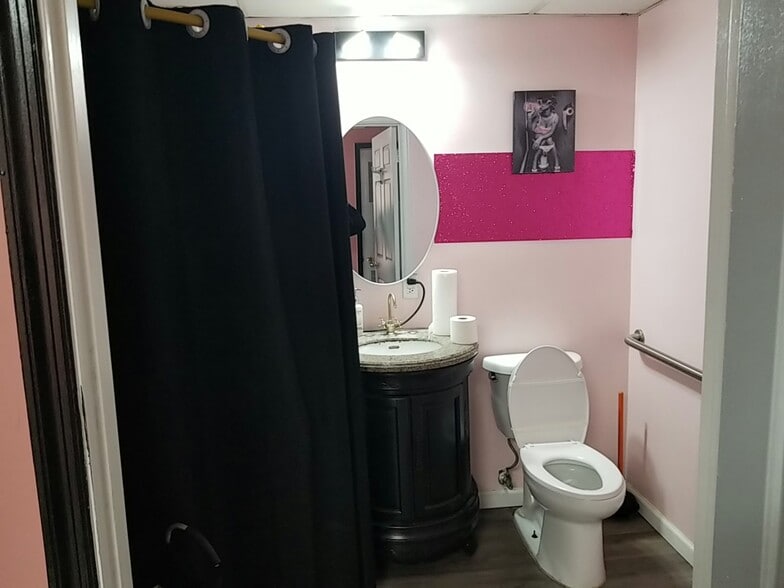 More Photos Of 4700 Stamp Rd, Marlow Heights General Retail For Lease