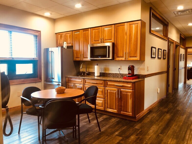 More Photos Of 208 Russell Pl, Hackensack Office For Sale