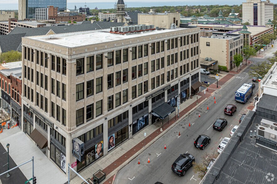 More Photos Of 2-24 W Cass St, Joliet Office For Lease