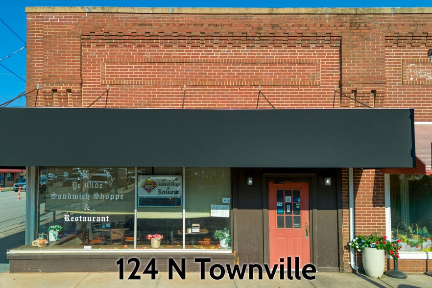 More Photos Of 124 N Townville St, Seneca Storefront For Sale