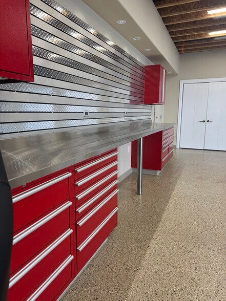 More Photos Of 2256 Ferry Rd, Naperville Flex For Sale