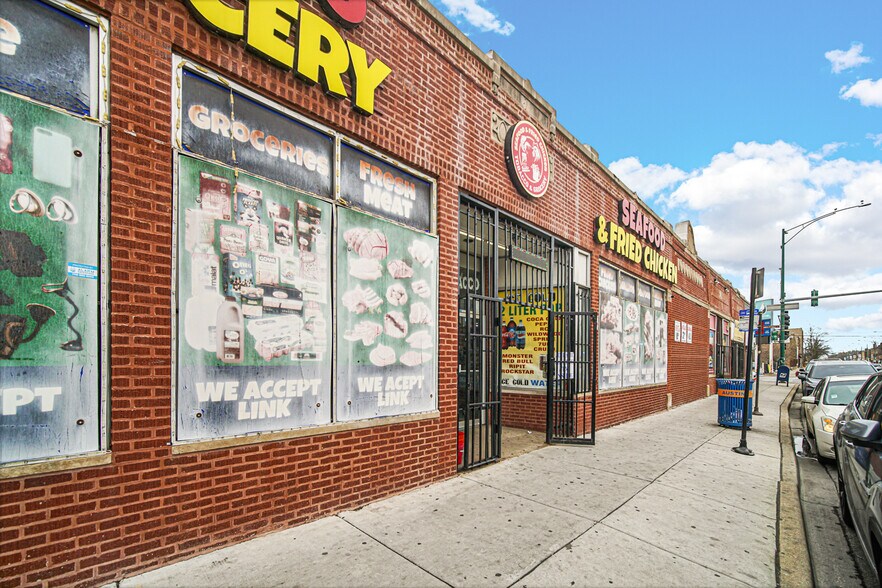 More Photos Of 5600-5612 W Division St, Chicago Storefront For Sale