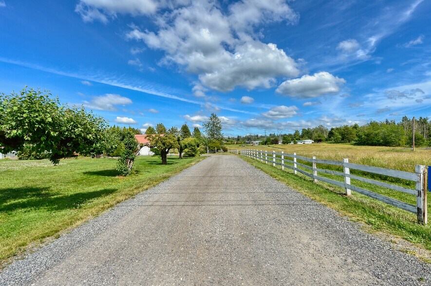 More Photos Of 5214 Guide Meridian, Bellingham Auto Repair For Sale