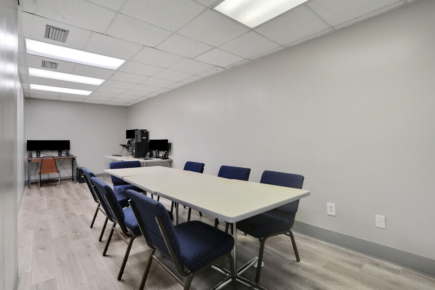 More Photos Of 3787 Old Middleburg Rd, Jacksonville Office For Sale