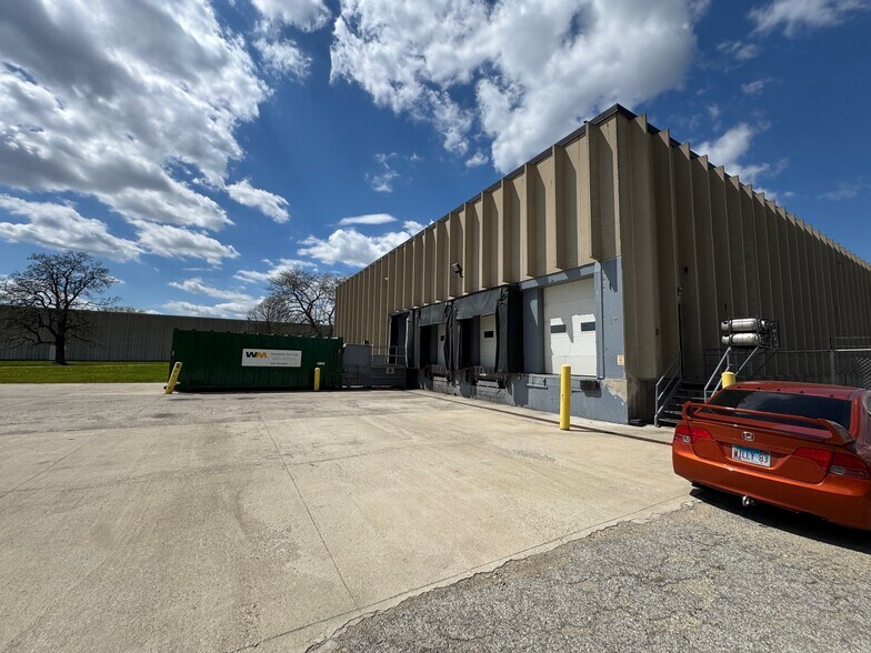 More Photos Of 3940 Porett Dr, Gurnee Manufacturing For Sale