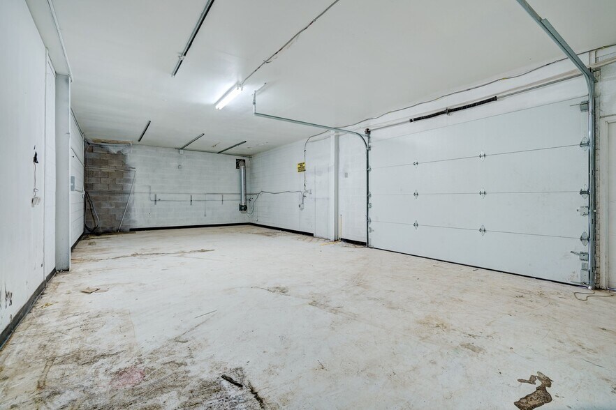 More Photos Of 36 NE 36th St, Oklahoma City Manufacturing For Lease