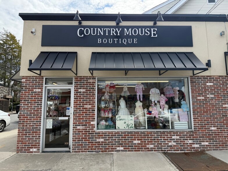 More Photos Of 570-572 Forest Ave, Staten Island Storefront Retail Residential For Lease