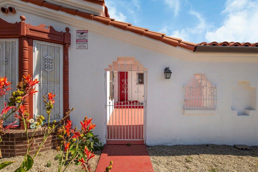 More Photos Of 520 W 82nd St, Los Angeles Apartments For Sale