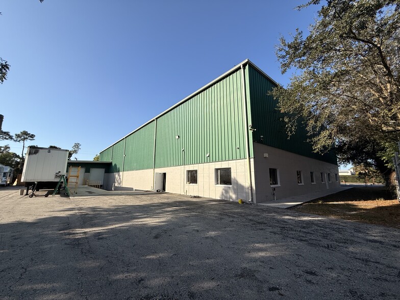 More Photos Of 5607 8th St W, Lehigh Acres Warehouse For Lease
