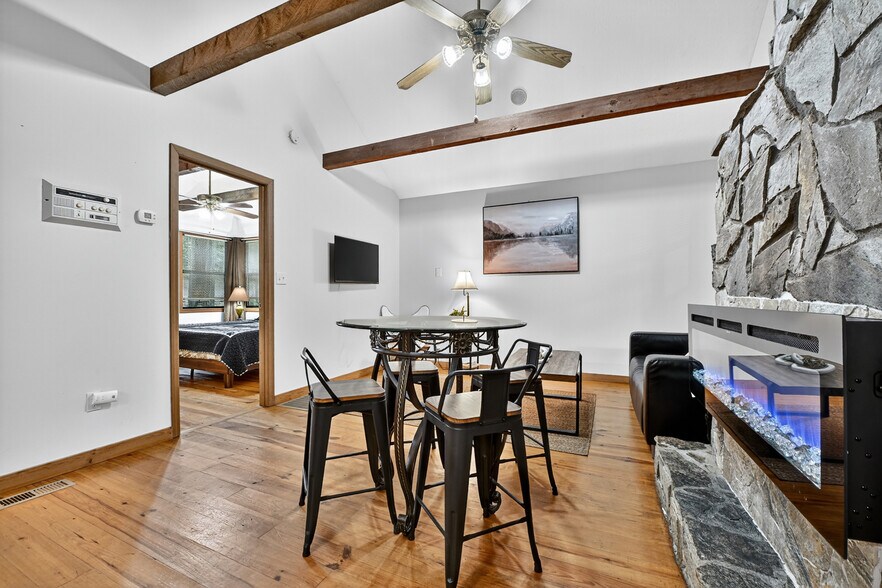 More Photos Of 77 Alpine Way, Blairsville Hotel For Sale