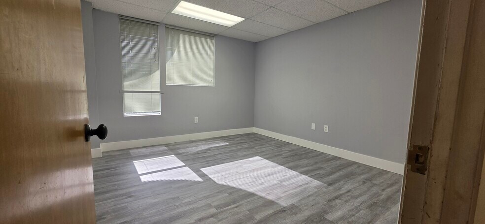 Primary Photo Of 10011-10031 Pines Blvd, Pembroke Pines Medical For Lease