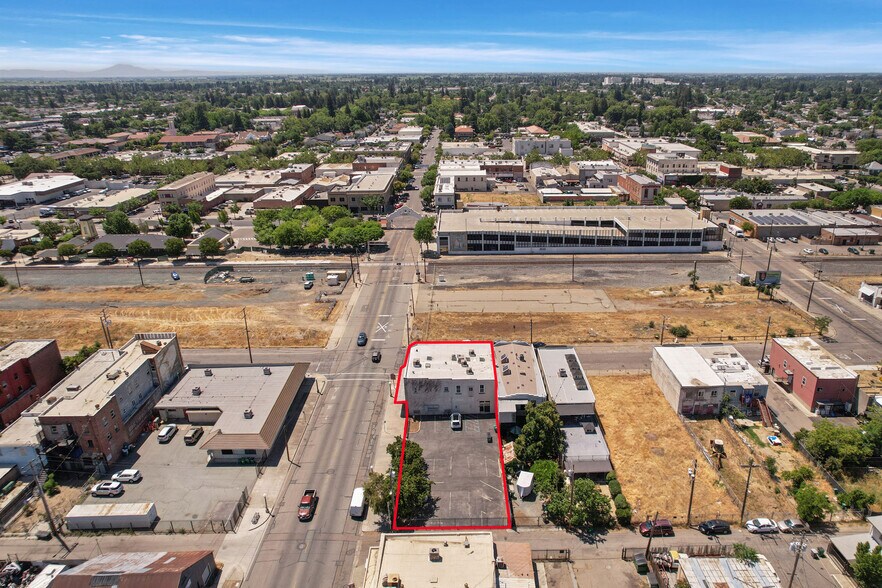More Photos Of 2 N Main St, Lodi Storefront Retail Office For Sale