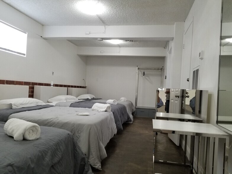 More Photos Of 910 E Sahara Ave, Las Vegas Loft Creative Space For Lease