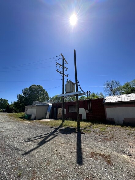 More Photos Of 300 Guthrie St, Graham Warehouse For Sale