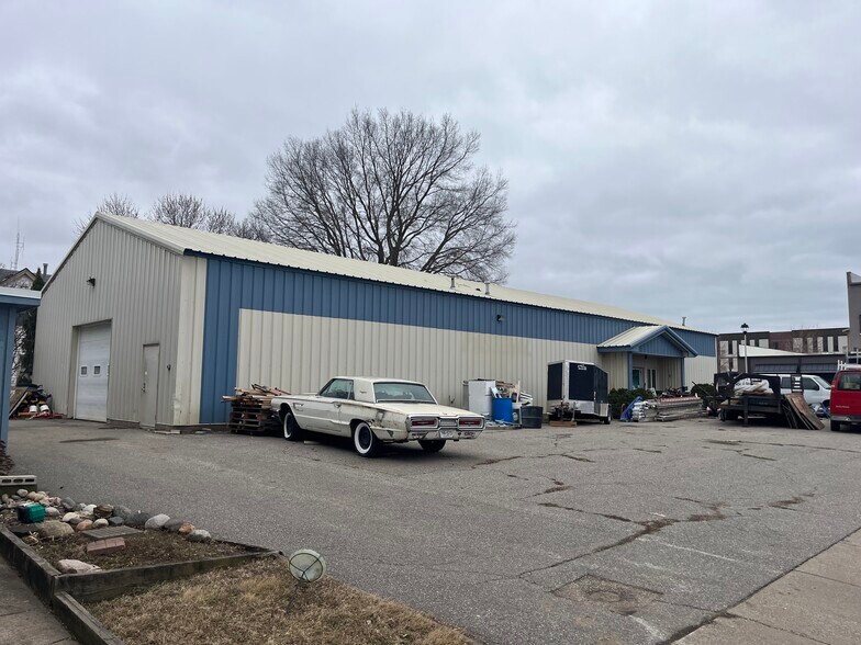 Primary Photo Of 106 Grace St, Saint Peter Warehouse For Sale