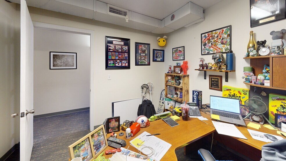 More Photos Of 198 Londonderry Tpke, Hooksett Light Distribution For Lease