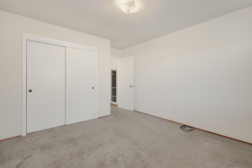 More Photos Of 6 Garden Ct, Belmont Apartments For Sale