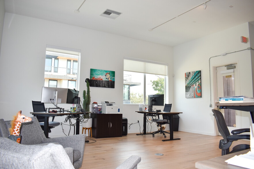 More Photos Of 1632 S 1st St, Austin Office For Lease