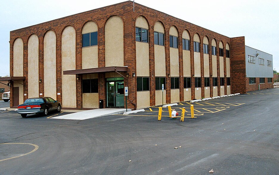 More Photos Of 1600 N Deprizio Dr, Melrose Park Warehouse For Sale