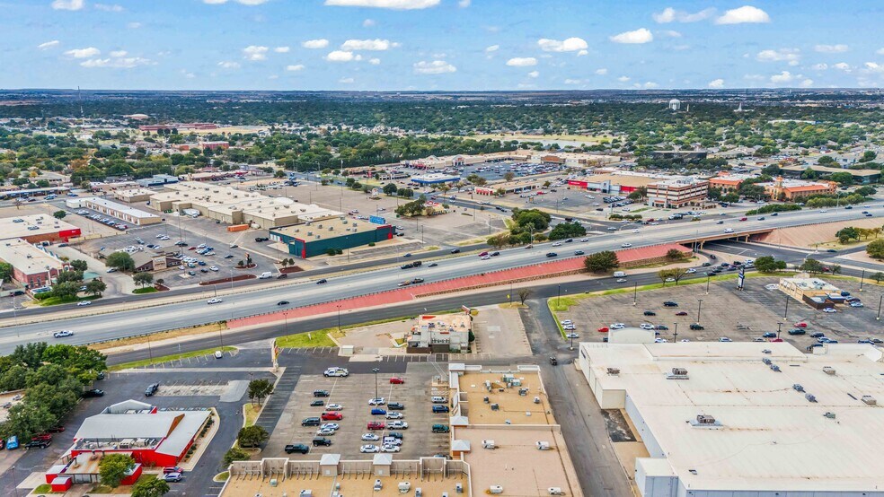 More Photos Of 4950 S Loop 289, Lubbock Restaurant For Lease