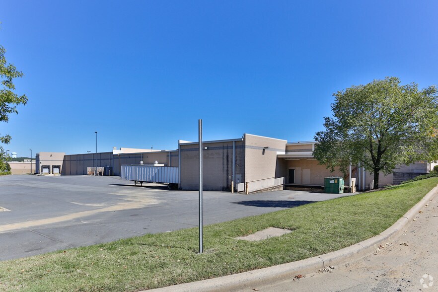 More Photos Of 8809 Jw Clay Blvd, Charlotte General Retail For Lease