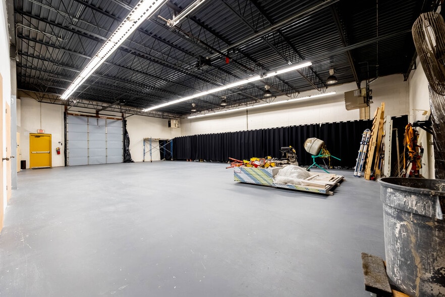 More Photos Of 17143 Westview Ave, Thornton Industrial For Sale