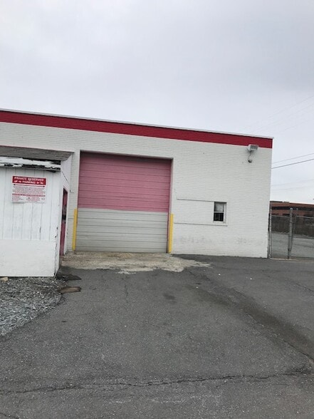 More Photos Of 7428 Westmore Rd, Rockville Service For Lease