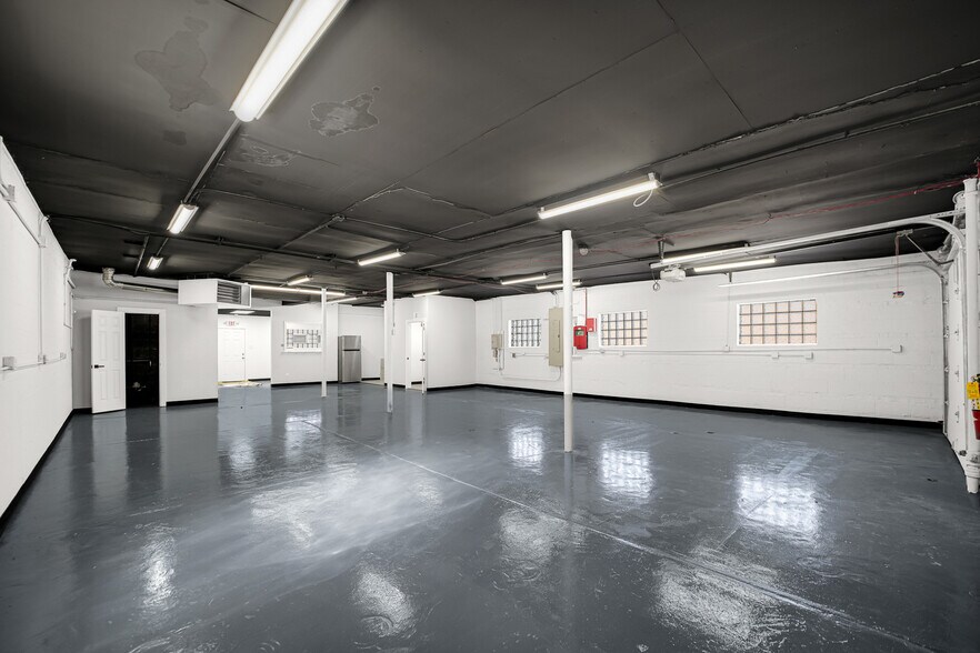 More Photos Of 10333 Oxford Ave, Chicago Ridge Warehouse For Sale