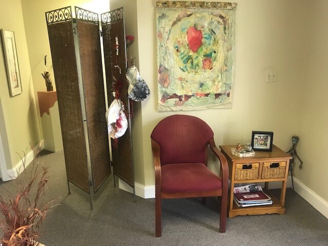 More Photos Of 214 1/2 10th St, Columbus Office Residential For Lease